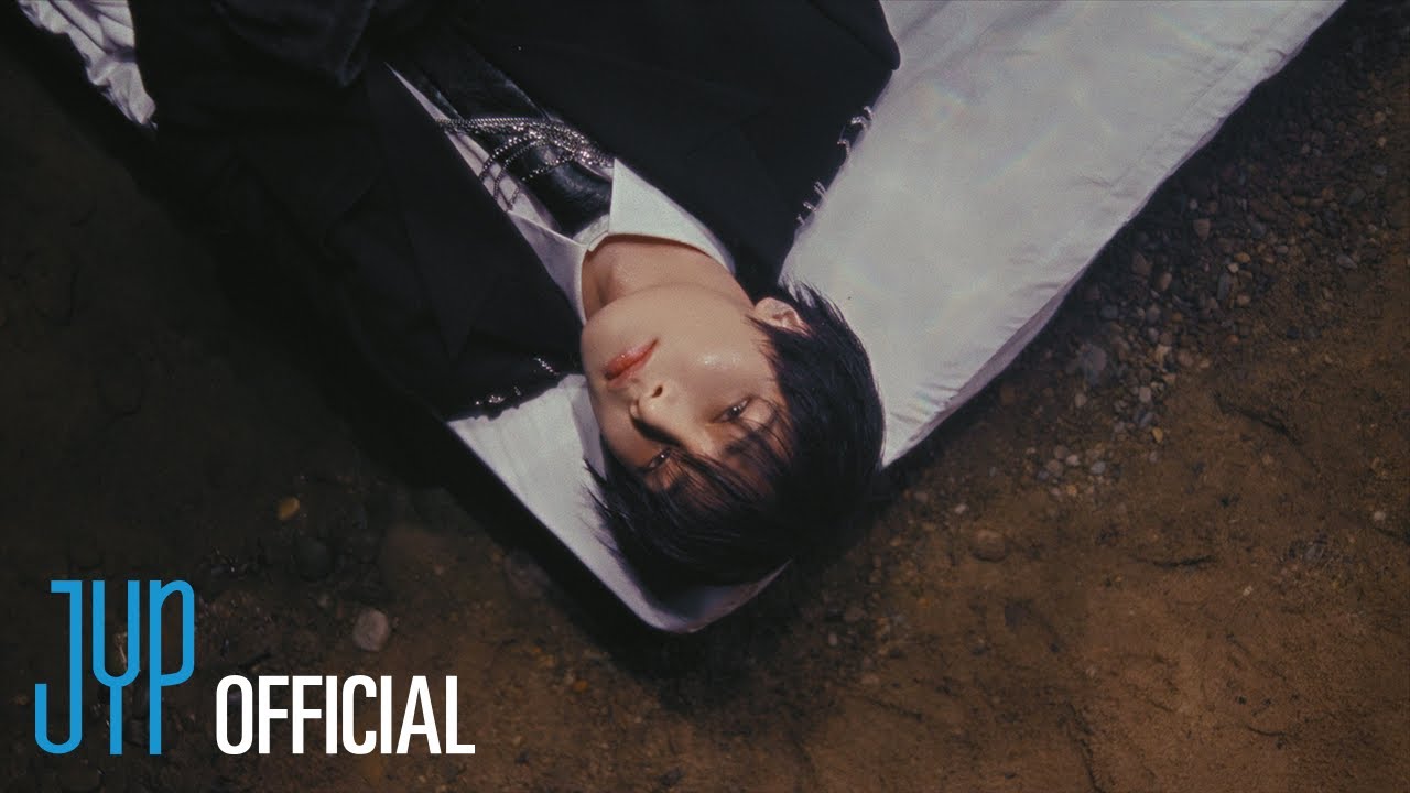I.N in the official HALLUCINATION SKZ-PLAYER