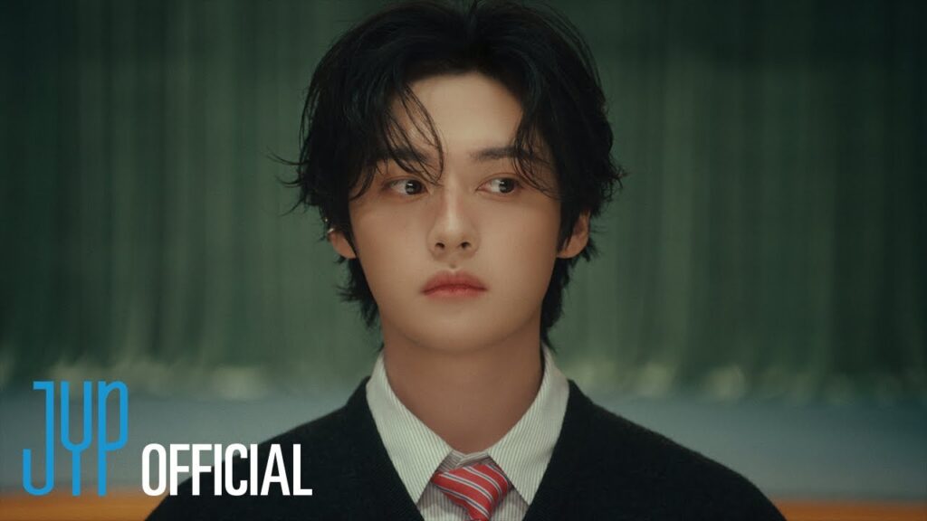 Lee Know dancing in the Youth official SKZ-PLAYER