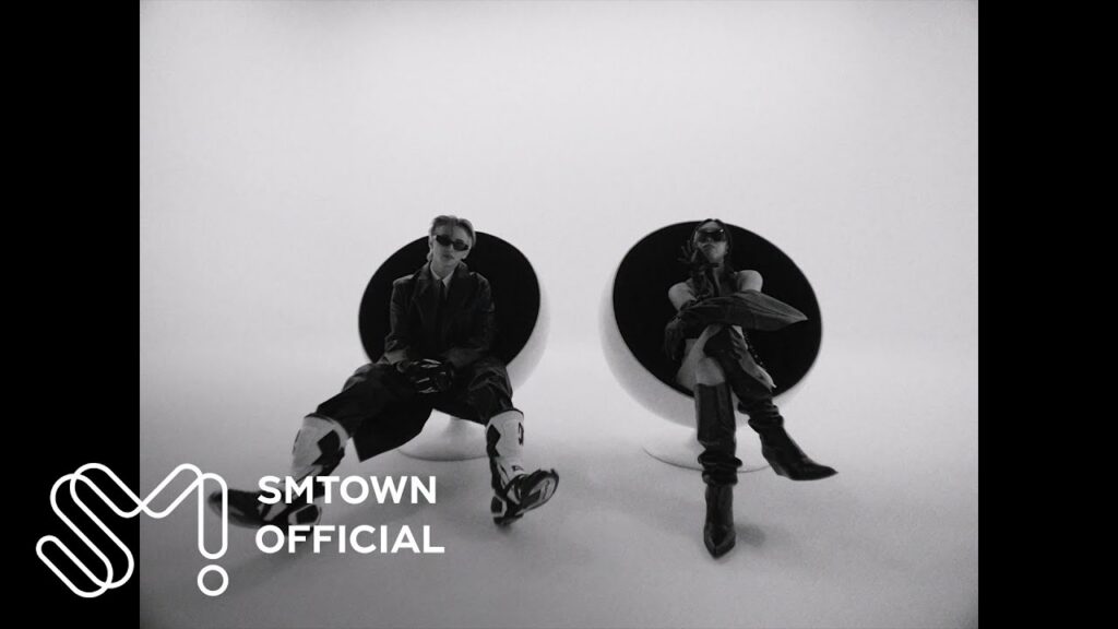 MARK and Lee Young Ji in the Fraktsiya official music video