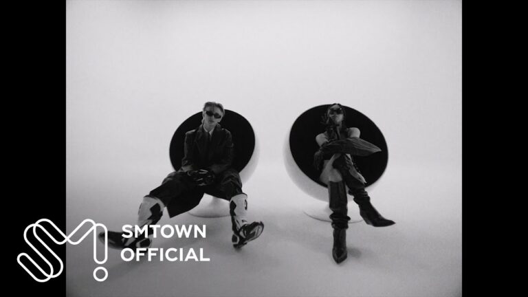 MARK and Lee Young Ji in the Fraktsiya official music video