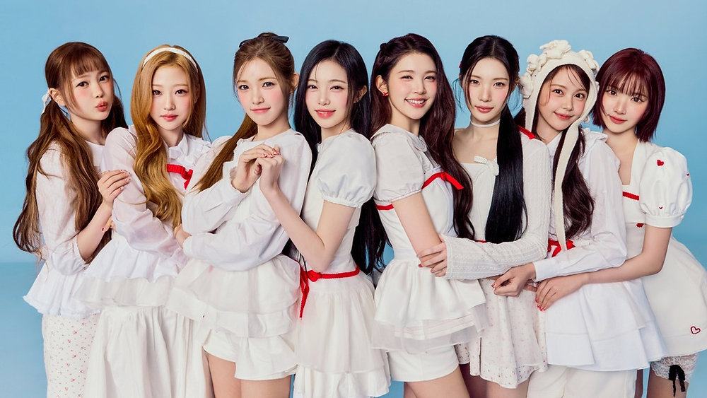 Hearts2Hearts members Carmen, Jiwoo, Yuha, Stella, Juun, A-na, Ian and Ye-on in a 2026 group portrait