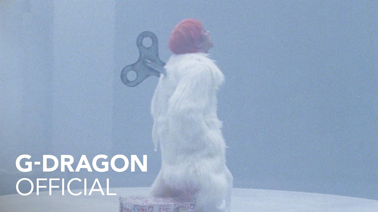 G-DRAGON as a porcelain display figure in the DRAMA official video