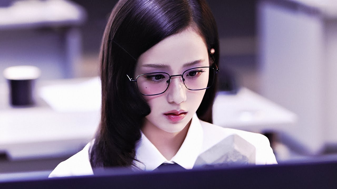 Jisoo being interrogated in the earthquake official music video