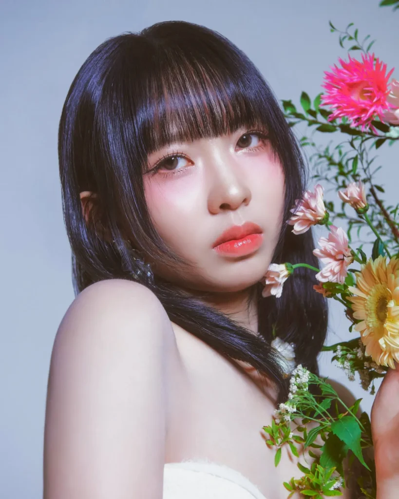 Hira of SMORZ official profile portrait