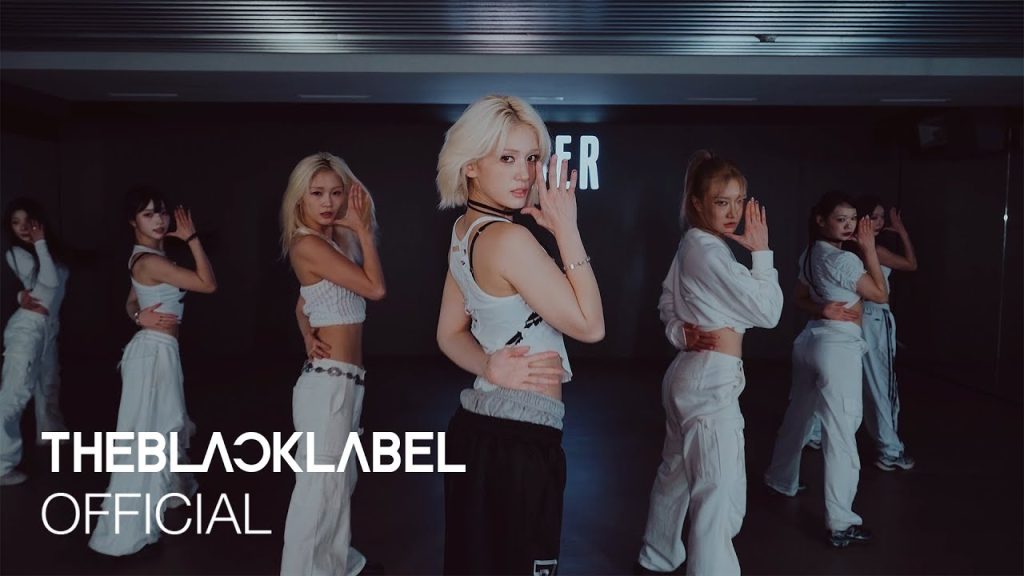JEON SOMI and dancers performing the CLOSER moving-version dance practice
