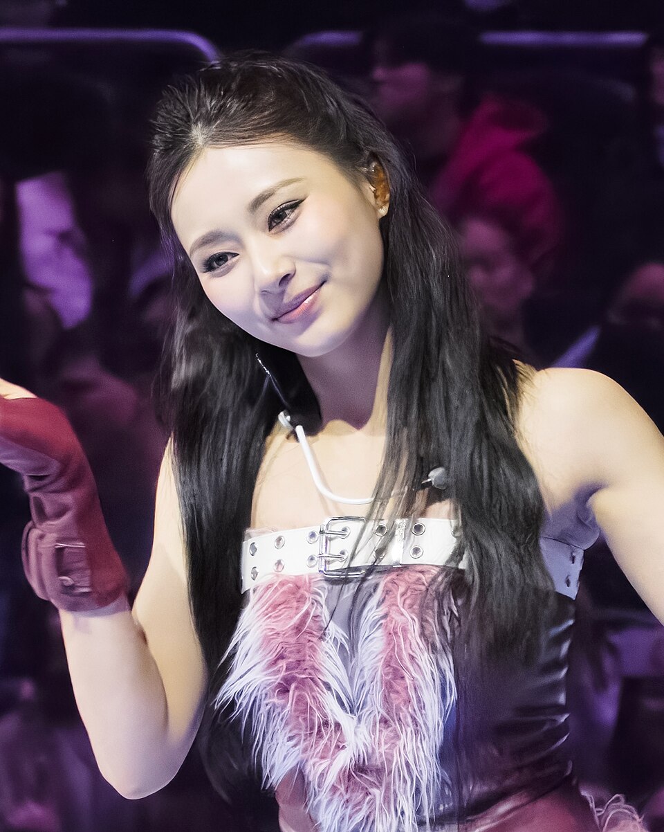 Tzuyu (TWICE)