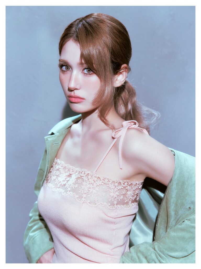 Jeon Somi of I.O.I profile photo