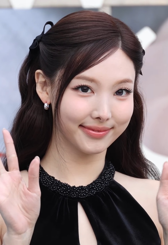 Nayeon (TWICE)