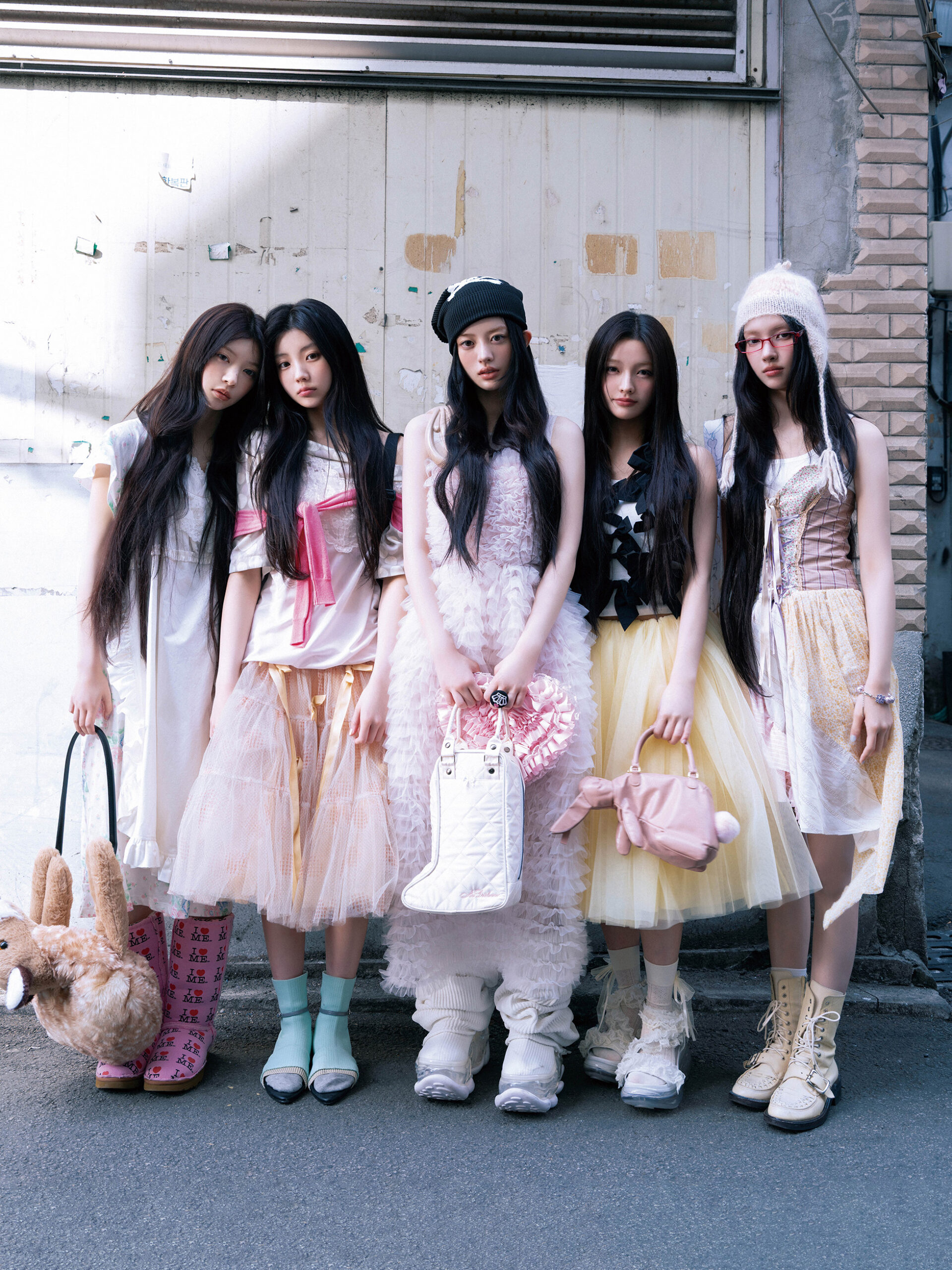 ILLIT Borrowed Two HANA Members and Accidentally Opened a Cross-Fandom Recruitment Office