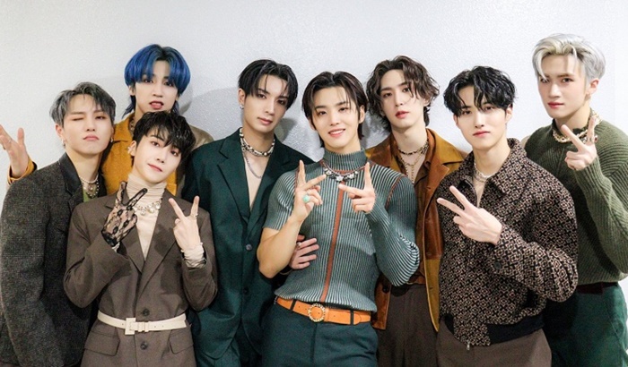PENTAGON Put Their Tenth Anniversary in Kino’s Hands