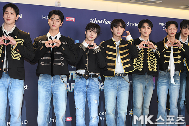 PENTAGON seven current members at the 2026 Hanteo Music Awards