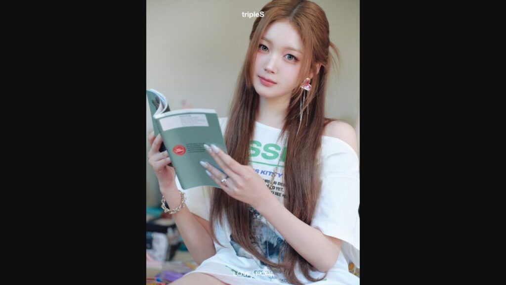 JooBin of tripleS official profile portrait