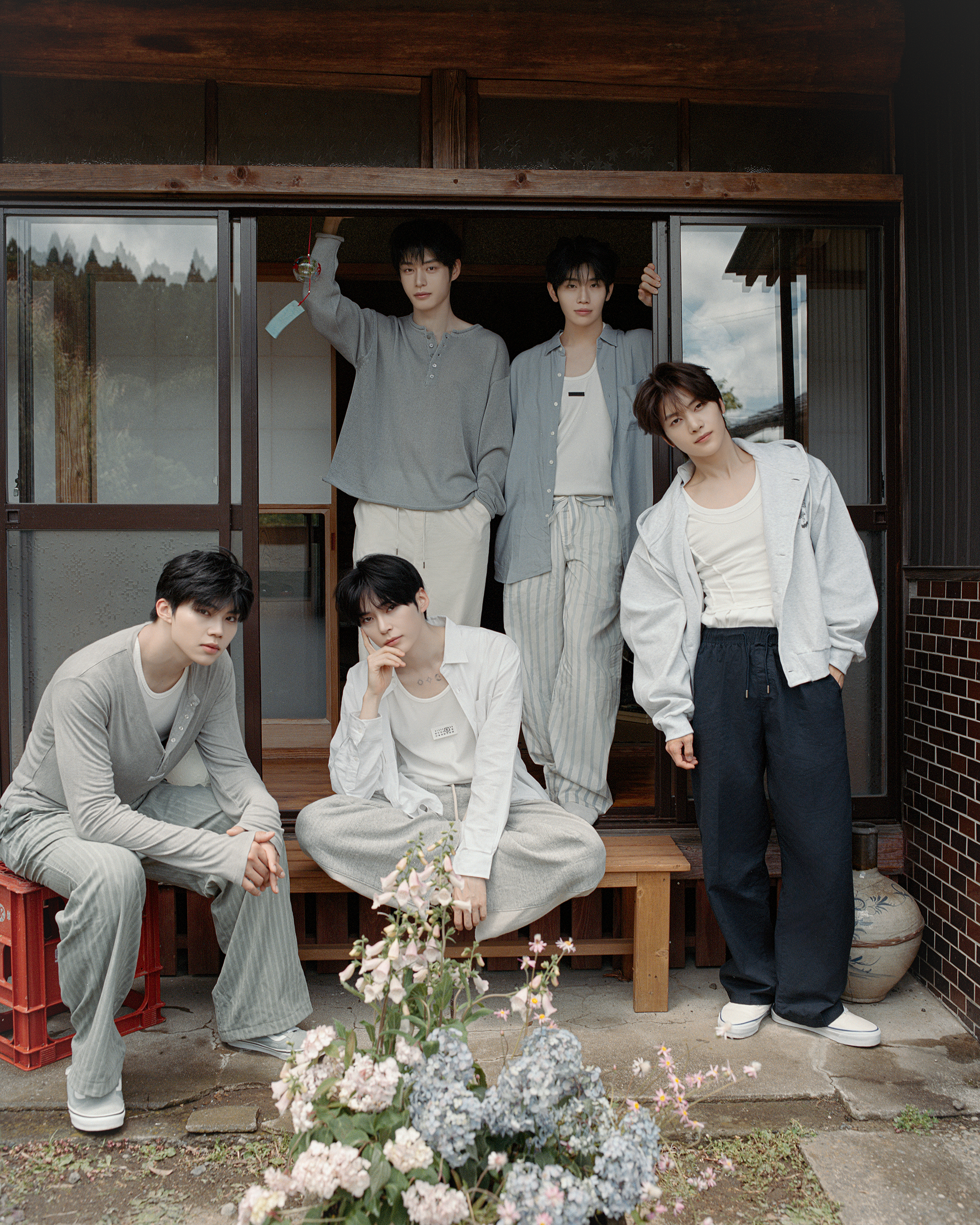 ZEROBASEONE current five-member official photo