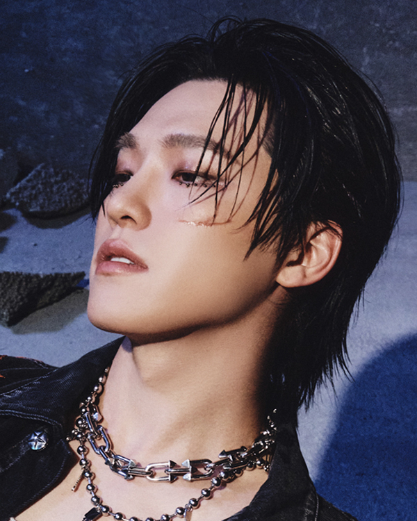 DINO official SEVENTEEN profile photograph