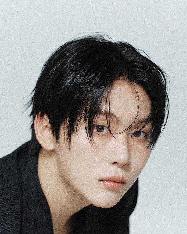 SEUNGKWAN official SEVENTEEN profile photograph