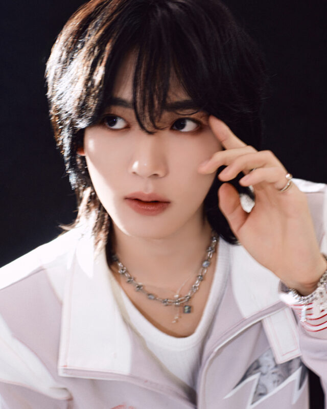 Han Yujin of ZEROBASEONE in an official profile portrait