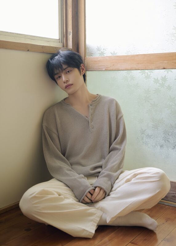 Kim Jiwoong of ZEROBASEONE in an official profile portrait