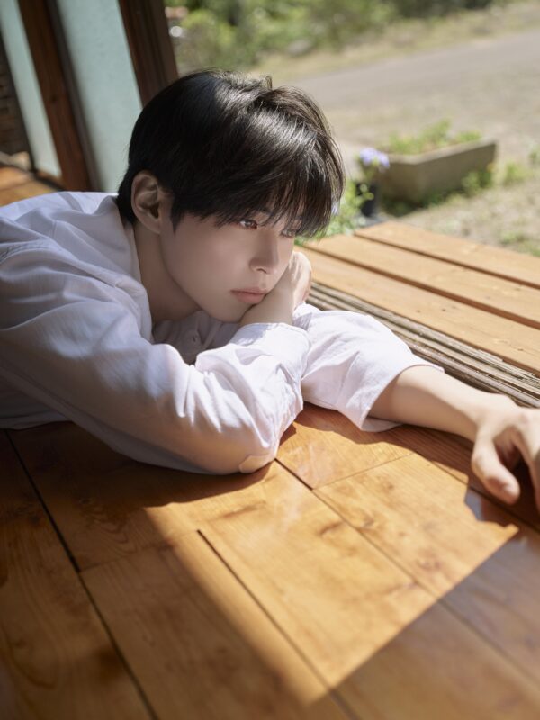 Sung Hanbin of ZEROBASEONE in an official profile portrait