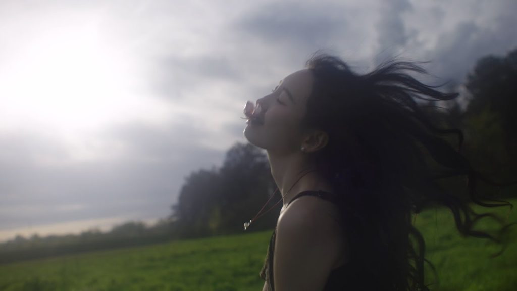Sunmi in exact playlist video JXhbBbe0i-I reviewed here.