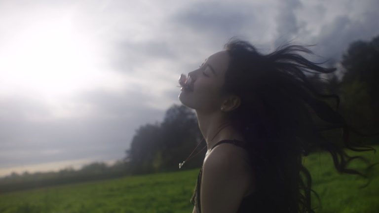 Sunmi in exact playlist video JXhbBbe0i-I reviewed here.