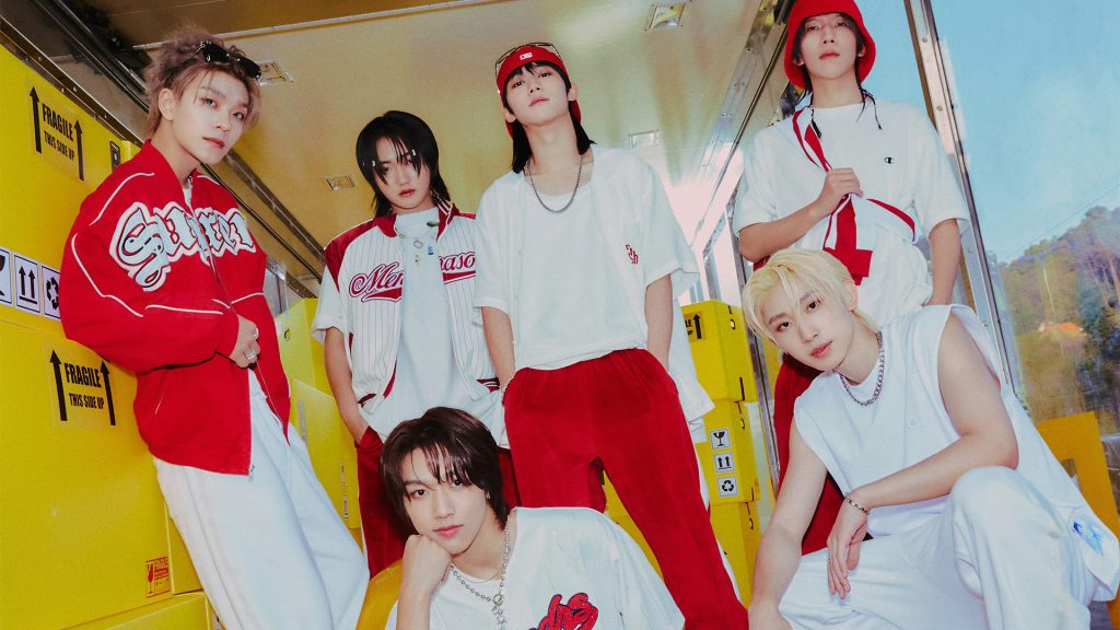 Hanyu, Zihao, Xinlong, Zeyu, Mingrui and Shuyang in a real official JYP group photograph.