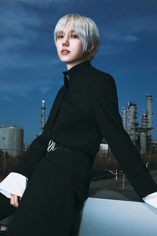Seongmin in the real official Starship Entertainment CRAVITY portrait.