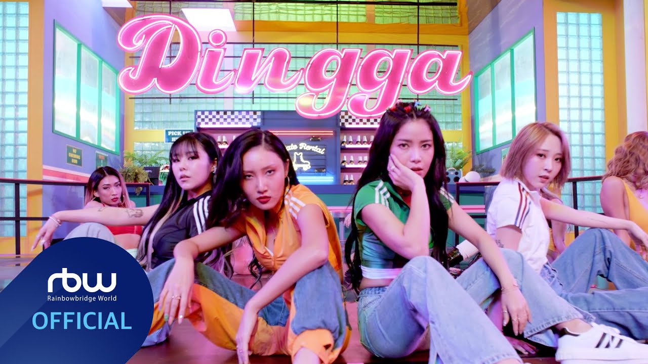 Dingga: MAMAMOO Dressed Isolation Like a Party and Left the Empty Chair Visible