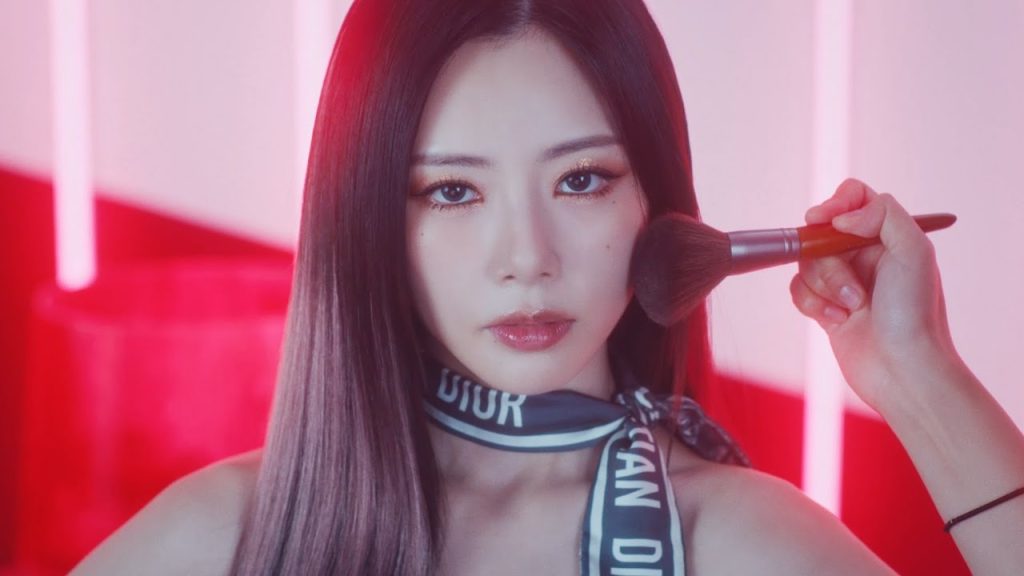JiU, SuA, Siyeon, Handong, Yoohyeon, Dami and Gahyun together in the real official OOTD music video.