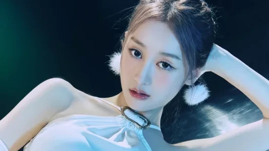 Chaehyun in an official eite promotional portrait.