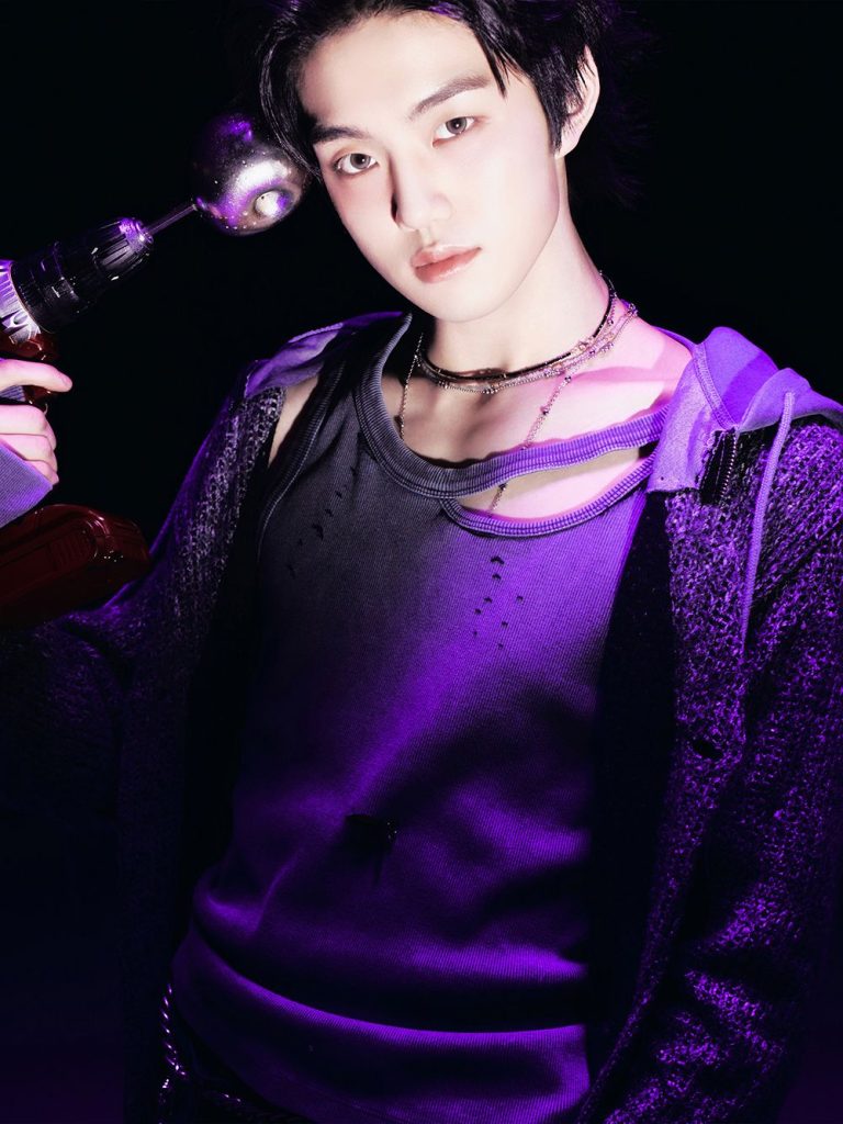 Park Jihoo in a real official EVNNE portrait.
