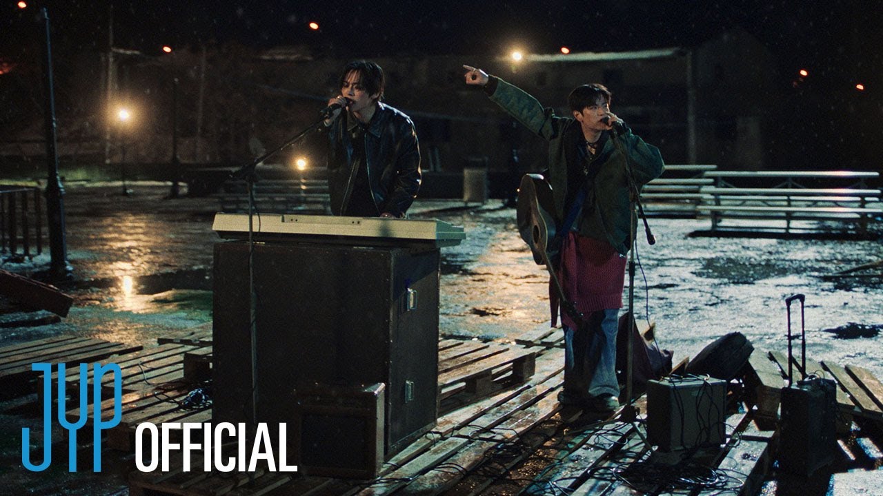 CINEMA Video React: Lee Know and Seungmin Kept the Curtain Open for Each Other
