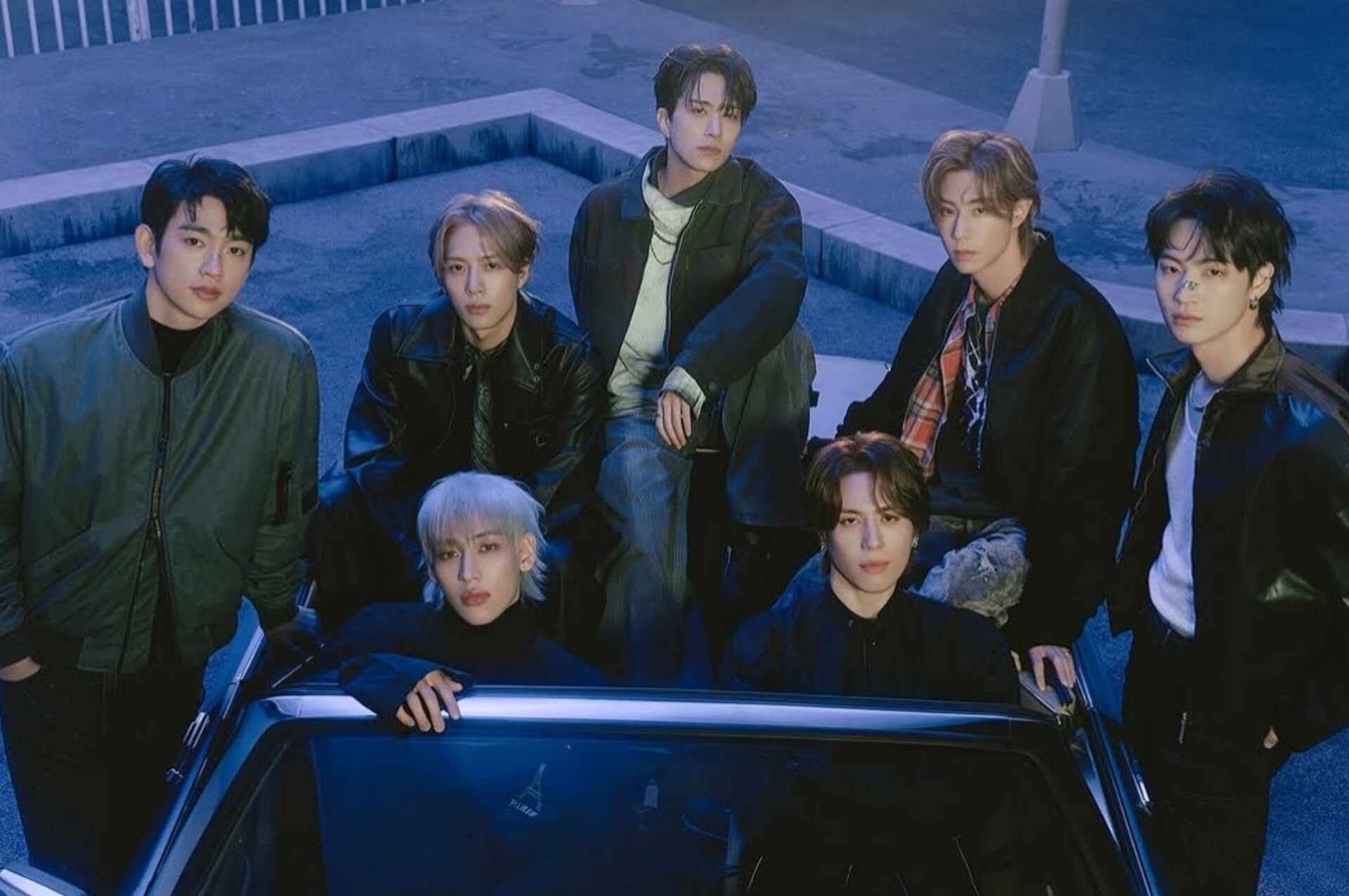 Jinyoung with all seven GOT7 members in the Winter Heptagon official group portrait