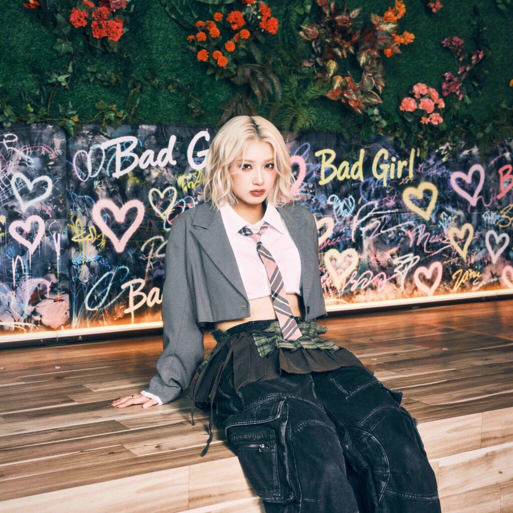 MOMOKA of HANA official profile photograph