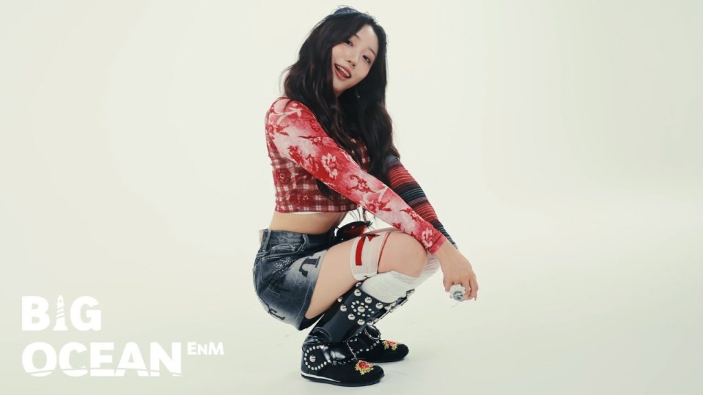 Huran in the official individual iii member reveal video.