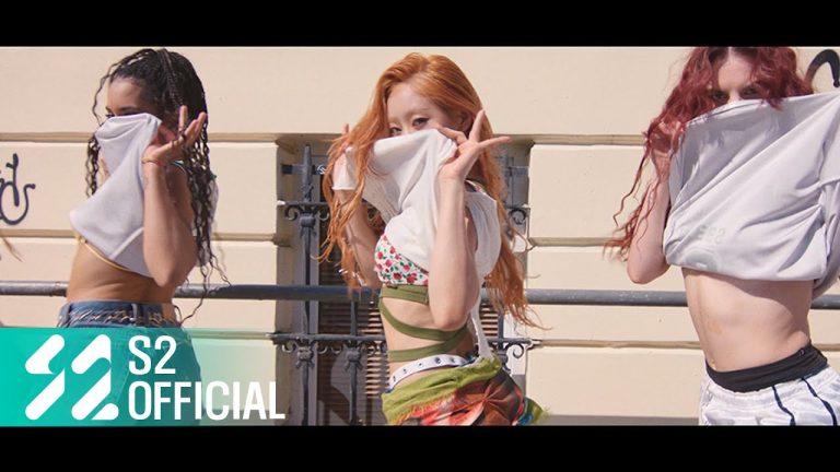 Sticky MV React: KISS OF LIFE Took Summer Outside and Let the City Join In React card