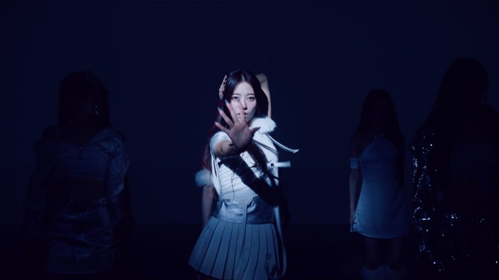 Yujin, Yuisa, Sia, Chaehyun, Rena, Ari and Reo in eite INDEPENDENT WOMAN.