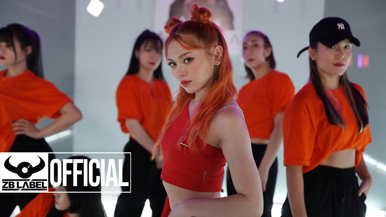 Kitty Run Performance: AleXa Gave Cute Choreography Claws and Cardio