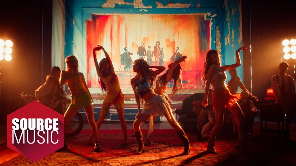 LE SSERAFIM in the Smart official music video