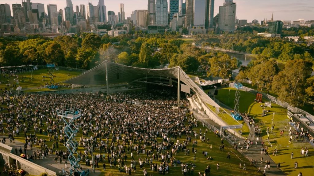 Marlon Hoffstadt performing in his official 2025 Melbourne live set