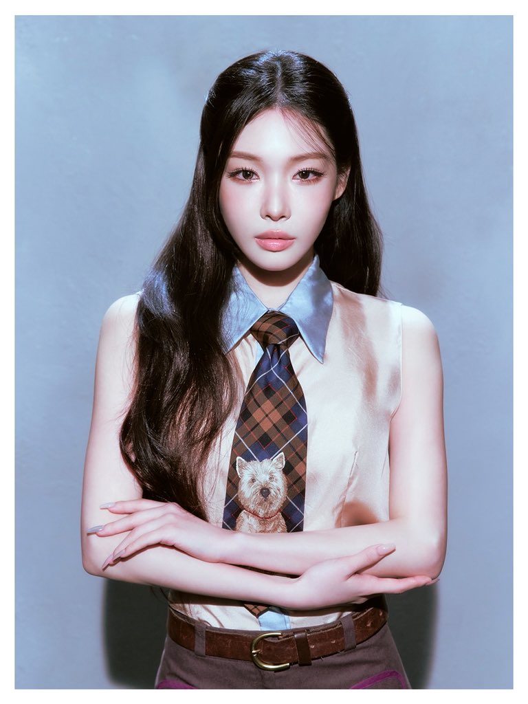 CHUNGHA current real profile or I.O.I reunion photo