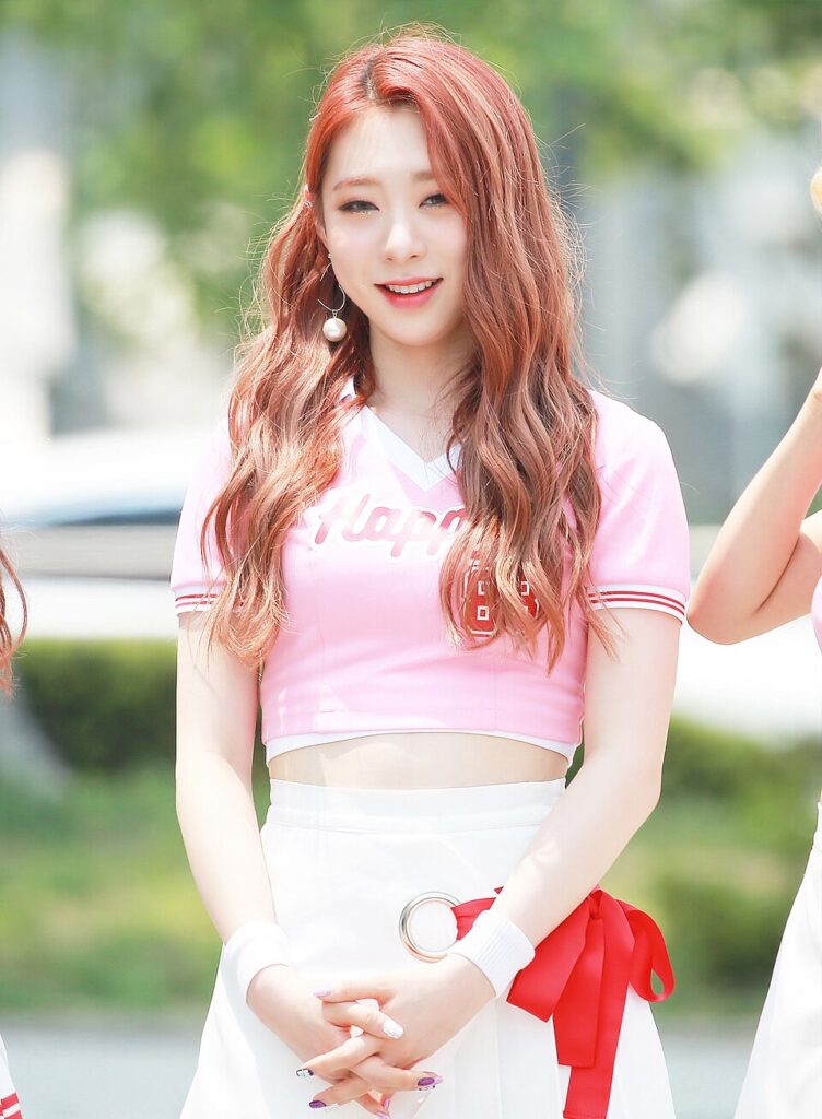 Yoo Yeonjung of I.O.I profile photo