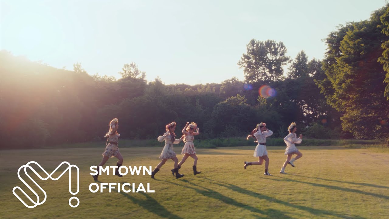 Red Velvet in the Cosmic music video