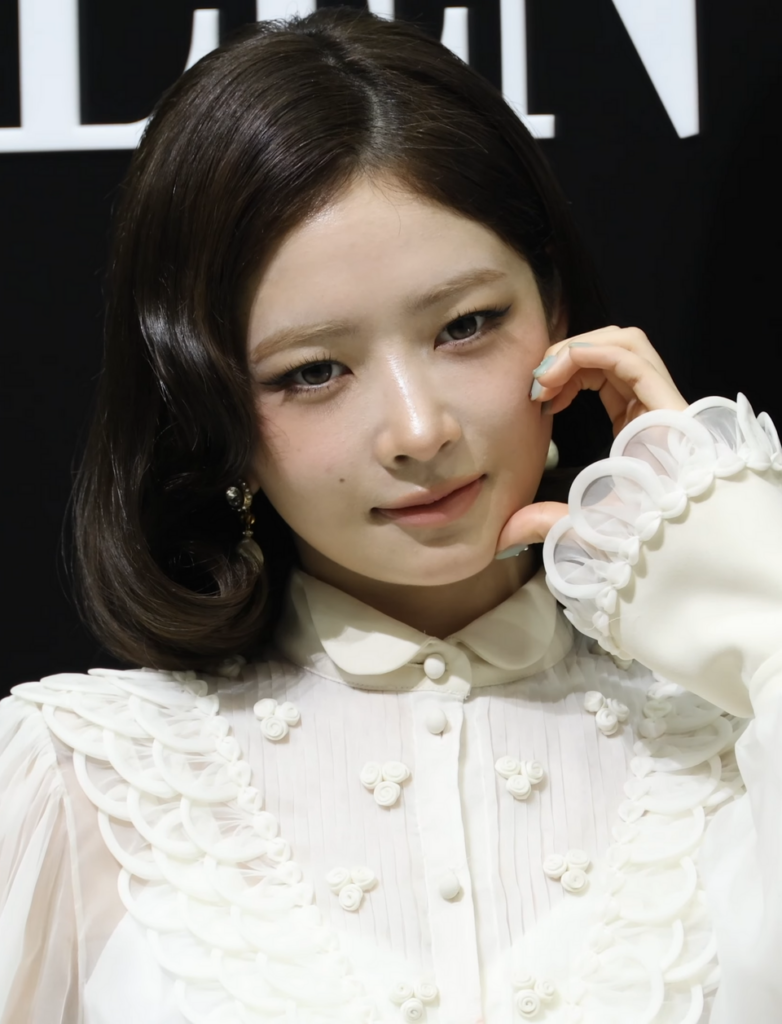 Rei of IVE at a 2026 Valentino event