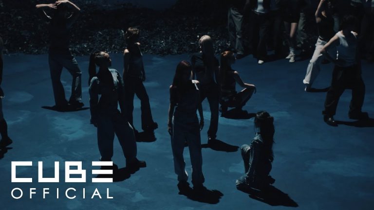 Mono Mega Crew: i-dle Made One Color Hold an Entire Crowd React card