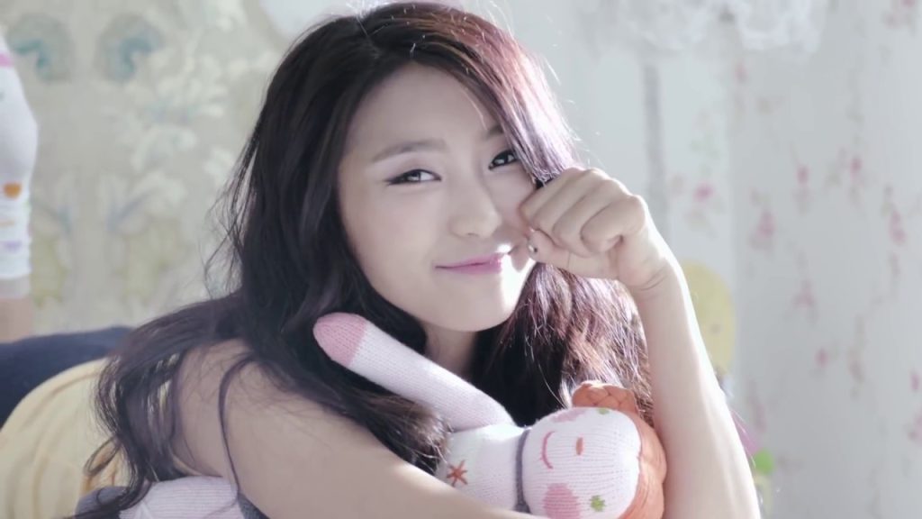 Hyolyn and Bora together in a real official SISTAR19 video frame.