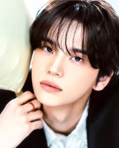 Shinyu of TWS in the official PLEDIS profile portrait