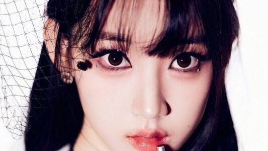 Shin Jiyoon in a real promotional portrait.