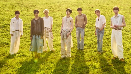 Kim Junmin, Haseung, Jinbeom, UGeon, Leejeong, Jaeha and Wonjun in a current WHIB promotional photograph.