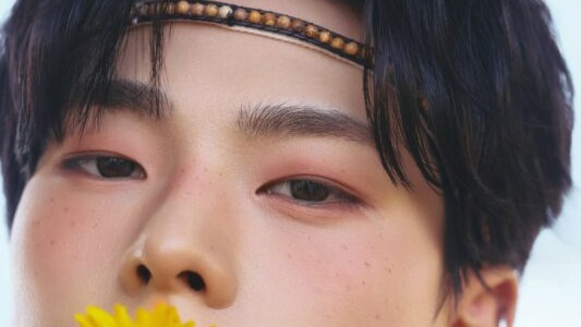 Kim Junmin in a real WHIB promotional portrait.
