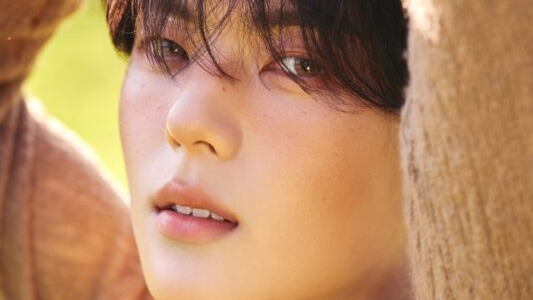 Leejeong in a real WHIB promotional portrait.